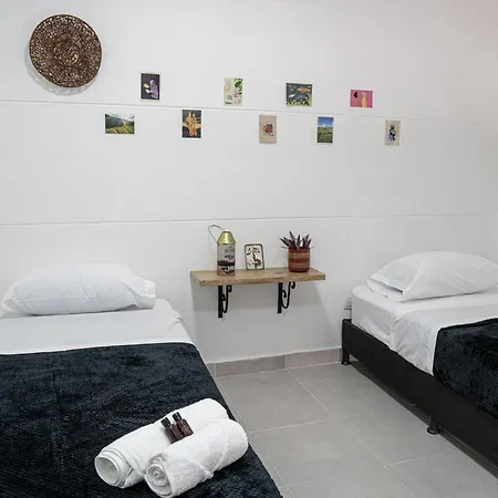 Laureles Garden Hostel Medellin Exterior photo