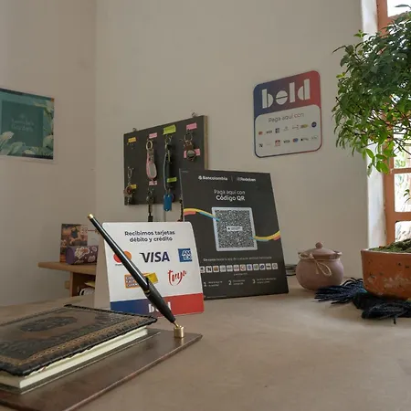 Laureles Garden Hostel Medellin Exterior photo